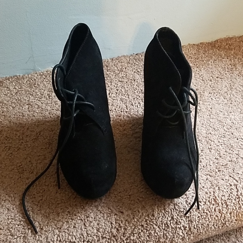 Cute black wedge shoes